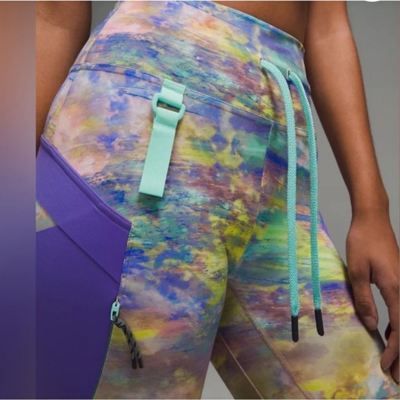 Lululemon Cargo Super-High-Rise Hiking Tight" - Picture 4 of 6